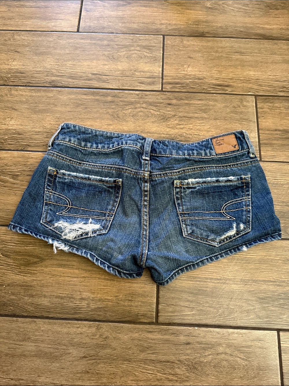 VTG American Eagle Denim Shorts Womens 2
Distressed Low Rise Mini Jean Y2K